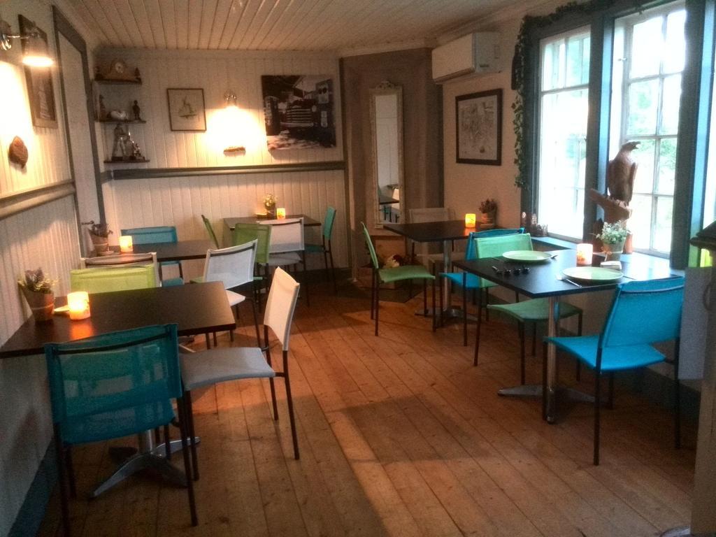 Falkudden Camping Cafe Och Stugby Hotel Nas Bruk Kültér fotó